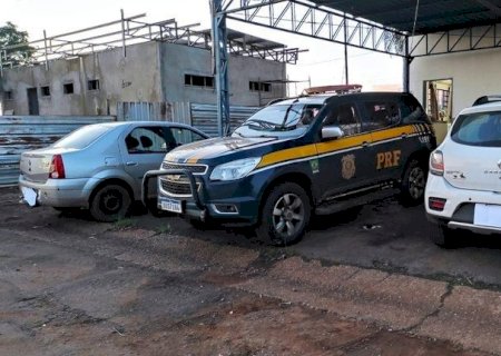 IVINHEMA: Trio é preso com veículo roubado durante bloqueio da PRF na BR-376